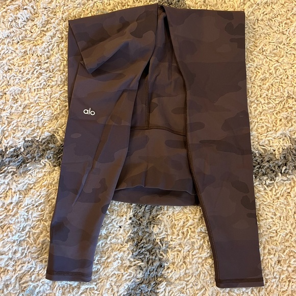 EUC alo yoga high waisted vapor camo leggings - Picture 6 of 12